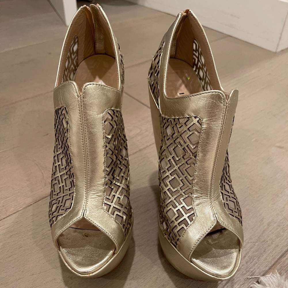 Gorgeous gold Nicholas Kirkwood platform shoes